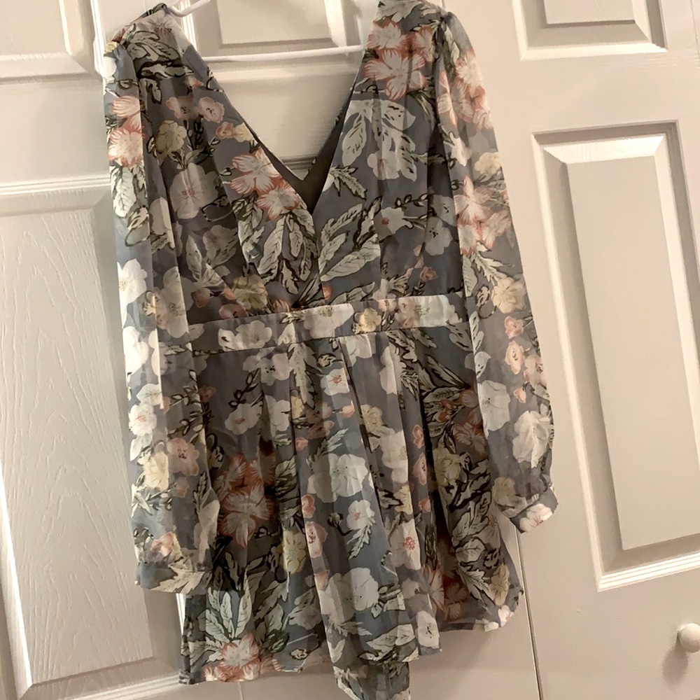 💎 Long Sleeved Floral Romper